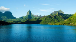 Ocean and mountains in French Polynesia