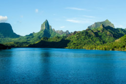 Ocean and mountains in French Polynesia